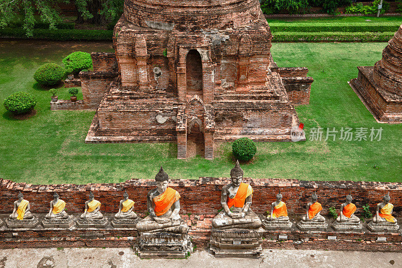 泰国大城府Yai Chai Mongkol寺坐佛像